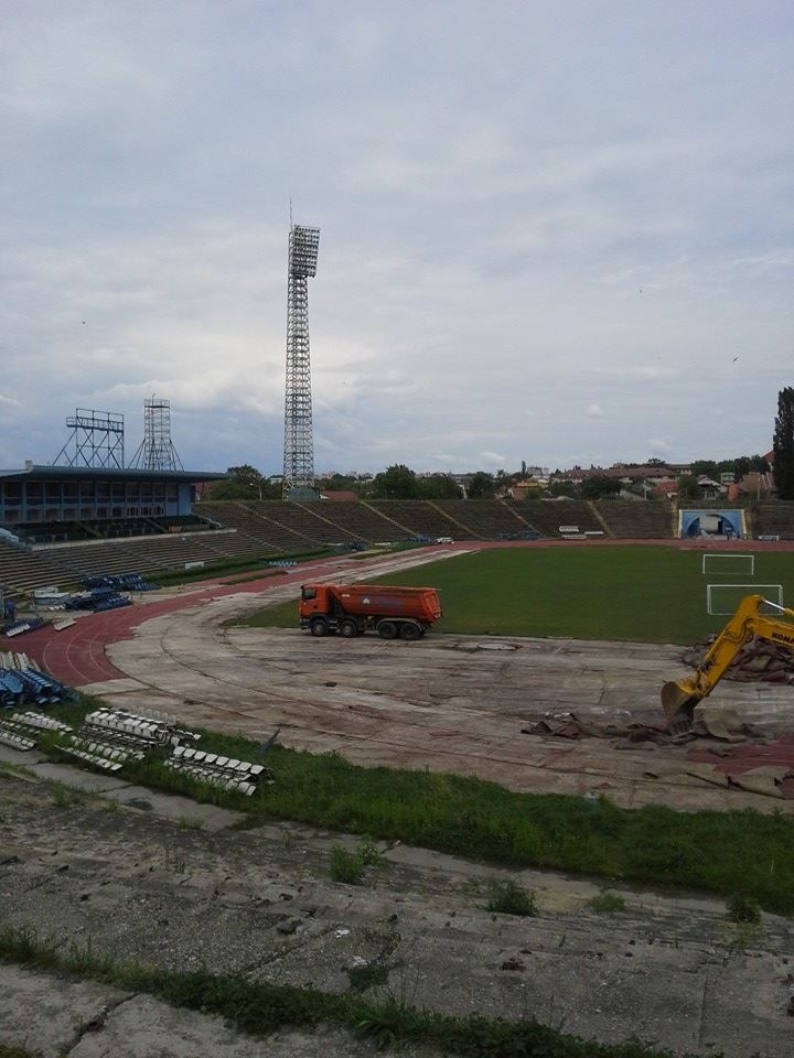 Gata, au intrat buldozerele pe legendarul stadion ”Oblemenco”! / GALERIE FOTO