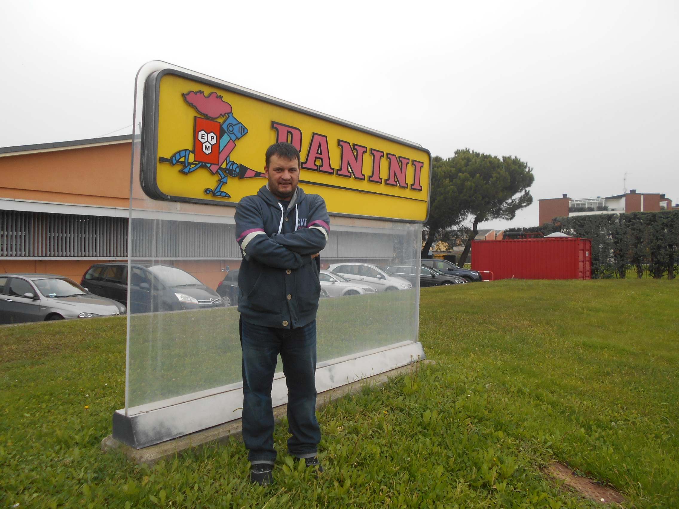 SportNews a fost în paradisul oricărui colecționar, locul unde se nasc zilnic milioane și milioane de abțibilduri: Panini Factory, din Modena, Italia. Poftiți în FABRICA DE FOTBALIȘTI!