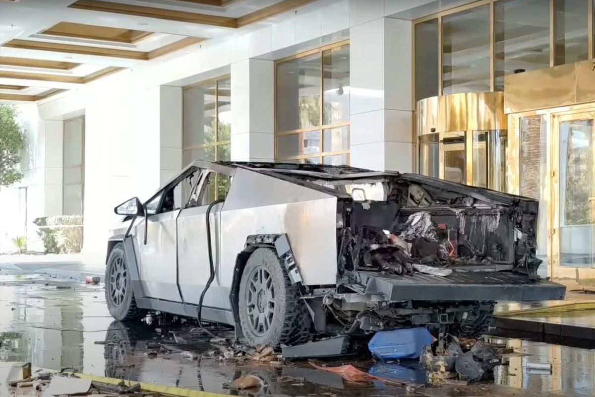 Soldatul care a aruncat în aer un Cybertruck Tesla în fața hotelului Trump din Las Vegas a folosit ChatGPT pentru a planifica atacul
