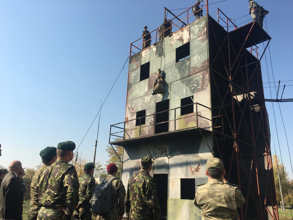 GALERIE FOTO | Exerciţiu militar spectaculos la Târgu Mureş. Elita forțelor speciale, antrenamente la limită