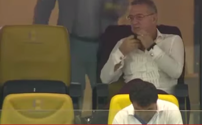 Gigi Becali a pupat cu patos cruciulițele și iconițele! Dumnezeu îți dă, dar nu-ți bagă traistă / GALERIE FOTO&VIDEO