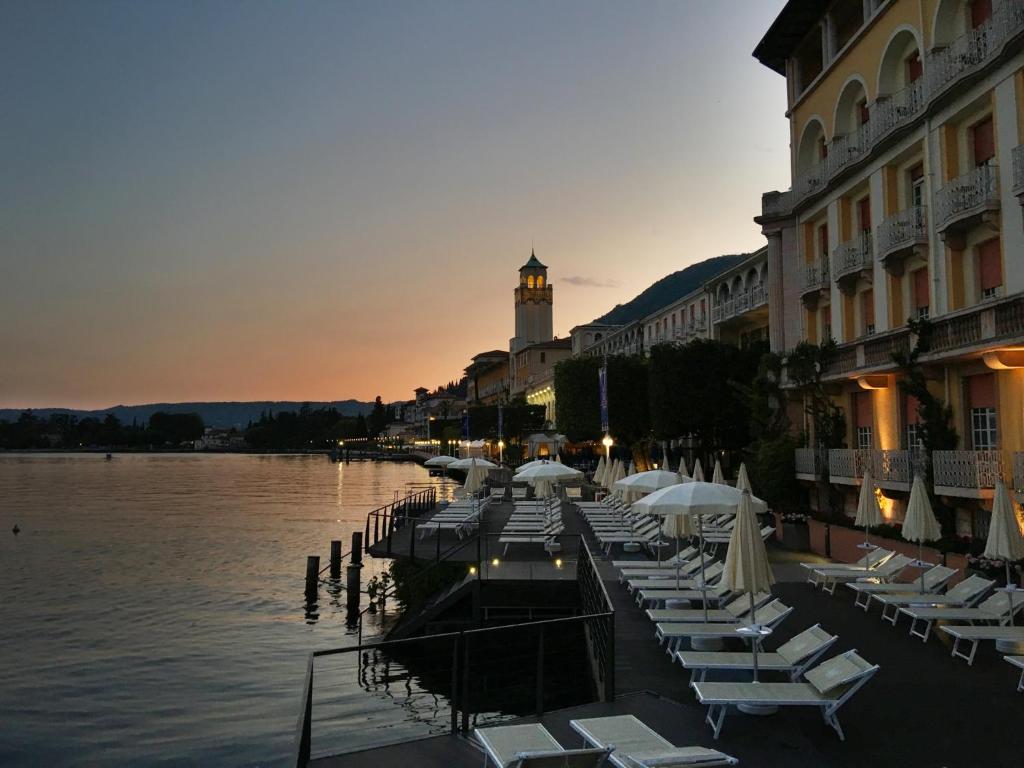 Frații Pavăl, doi dintre cei mai bogați români, cumpără un hotel istoric de pe malul lacului Garda, anunță presa din Italia