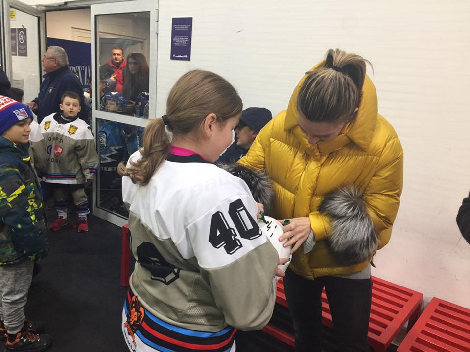 Simona Halep a asistat la debutul echipei de hochei pe gheață care îi poartă numele. Antrenorul Darren Cahill e în România | FOTO&VIDEO