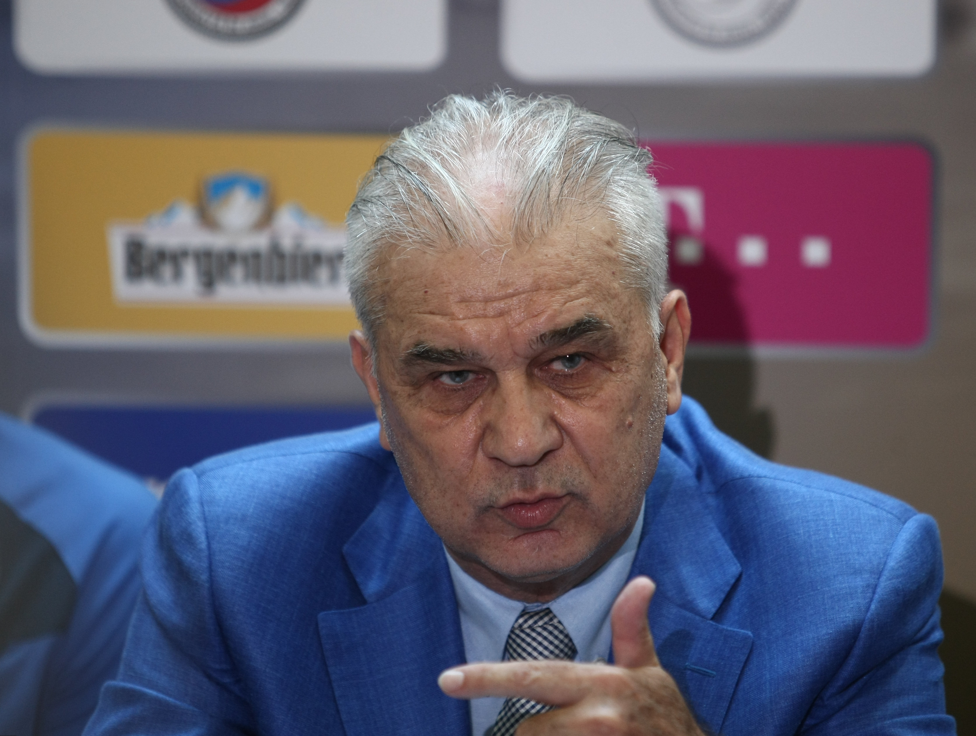 Schimb de replici fabuloase între Iordănescu și Budescu. ”Aștept să te apuci de fotbal”. ”Ce vrei, bă, cine ești?” / GALERIE FOTO