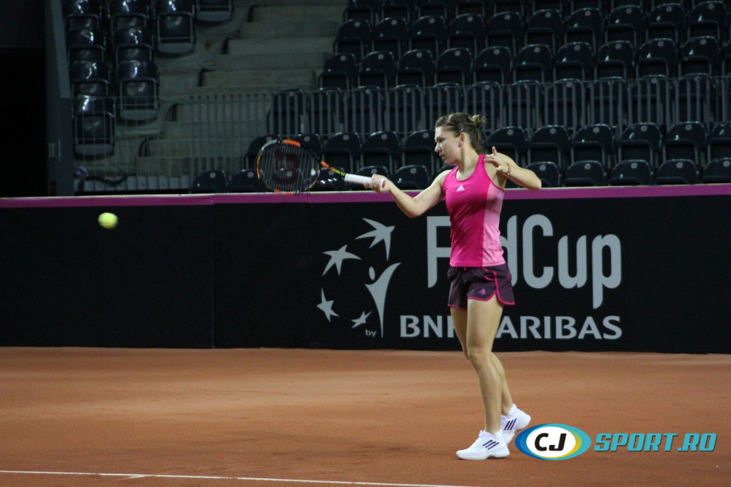 Fed Cup. Simona Halep a intrat în sală. Imagini de la primul antrenament al liderului României