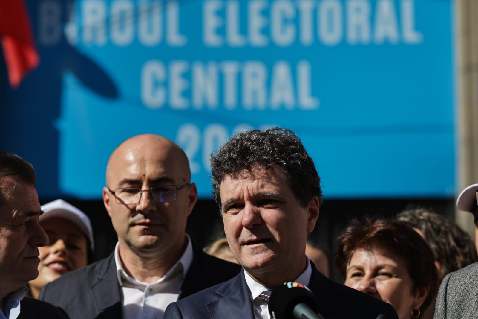 Nicușor Dan și-a depus candidatura la alegerile prezidențiale: „Vocea oamenilor se va auzi mult mai mult”