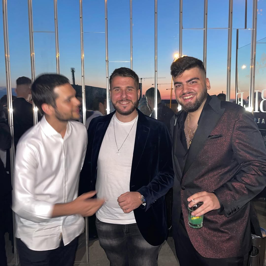 Imagini rare cu fiul Ralucăi Bădulescu. Alex a împlinit 22 de ani și este de nerecunoscut, după ce și-a făcut mai multe tatuaje