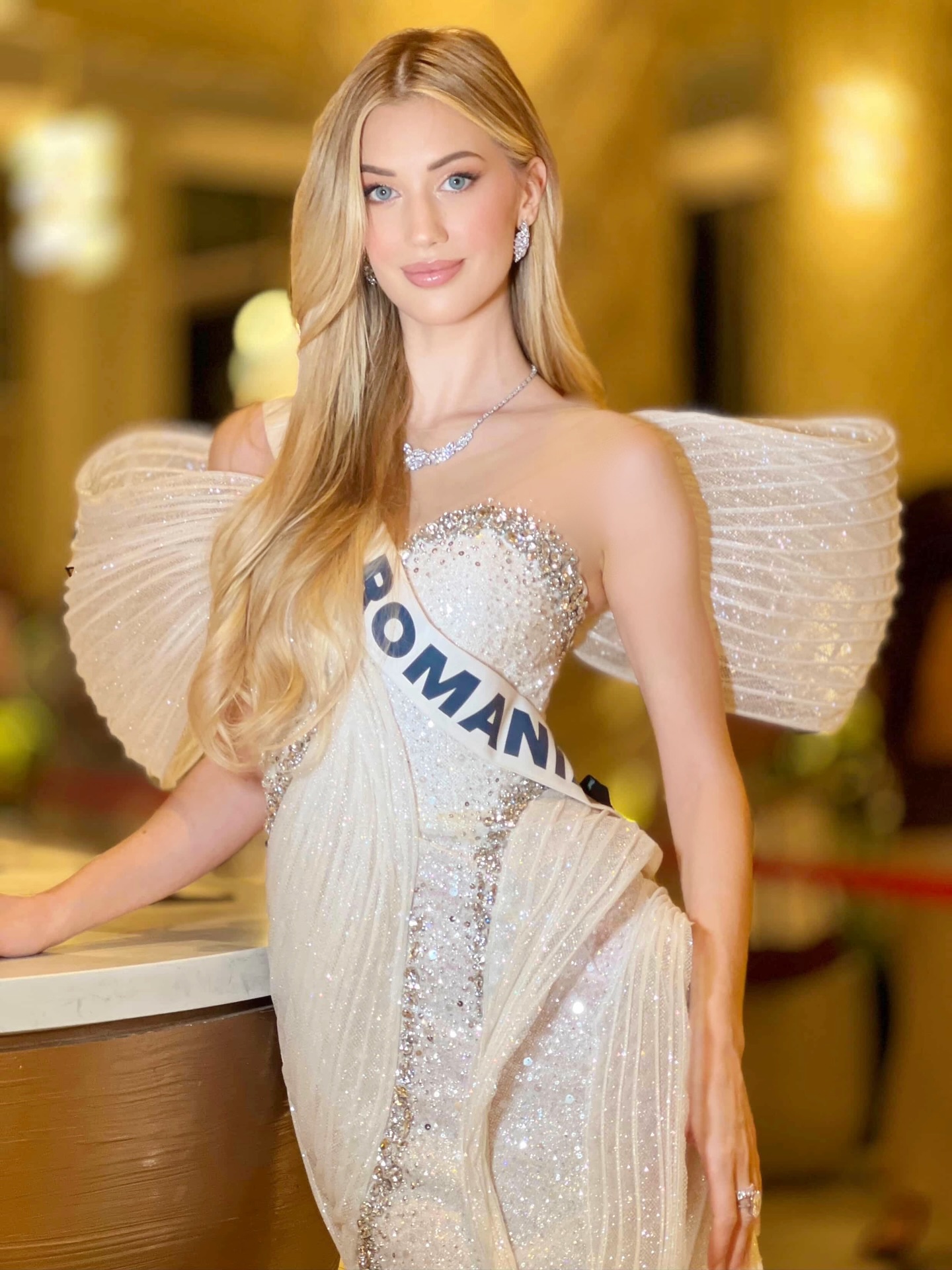 Cătălina Jacob, „îngerul” de la Miss Universe 2025. Românca a impresionat cu rochia aleasă