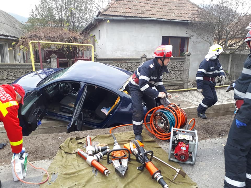 Doi frați, implicați într-un accident înfiorător pe DN7, în județul Hunedoara. Unul dintre ei a murit. Imagini înfiorătoare de la fața locului / FOTO&VIDEO