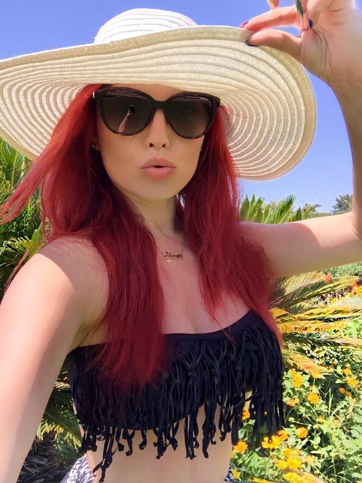 Elena Gheorghe, sexy în costum de baie. Cum se relaxează în vacanță | FOTO