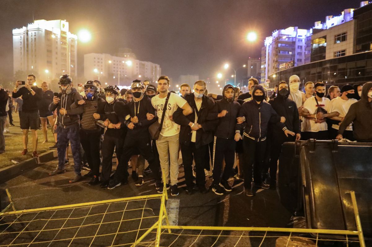 Imagini dramatice | Cea mai neagră noapte în Belarus: un mort, zeci de răniți, sute de arestări și un conflict care nu s-a încheiat