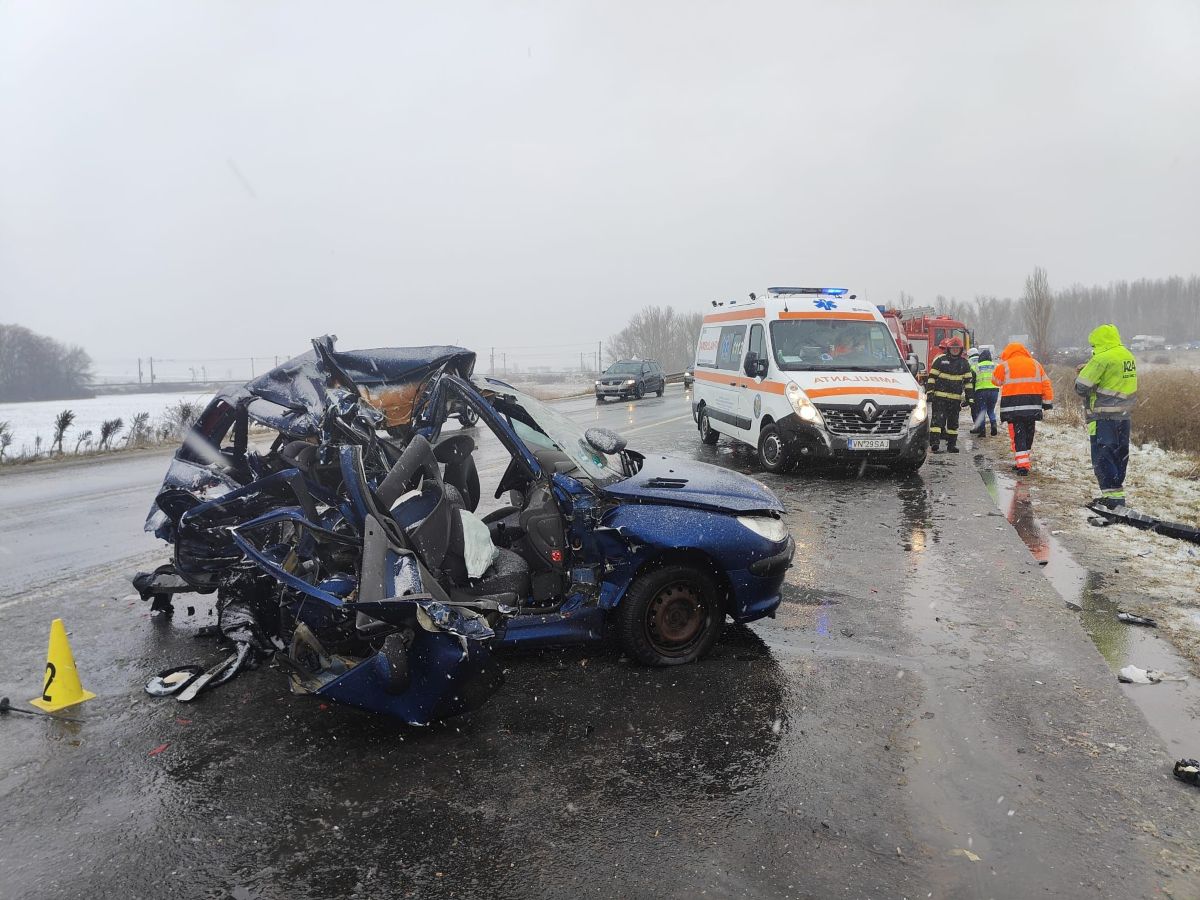 Un tânăr și-a văzut mama și fratele murind lângă el, într-un nou accident pe Drumul Morții, în Adjud