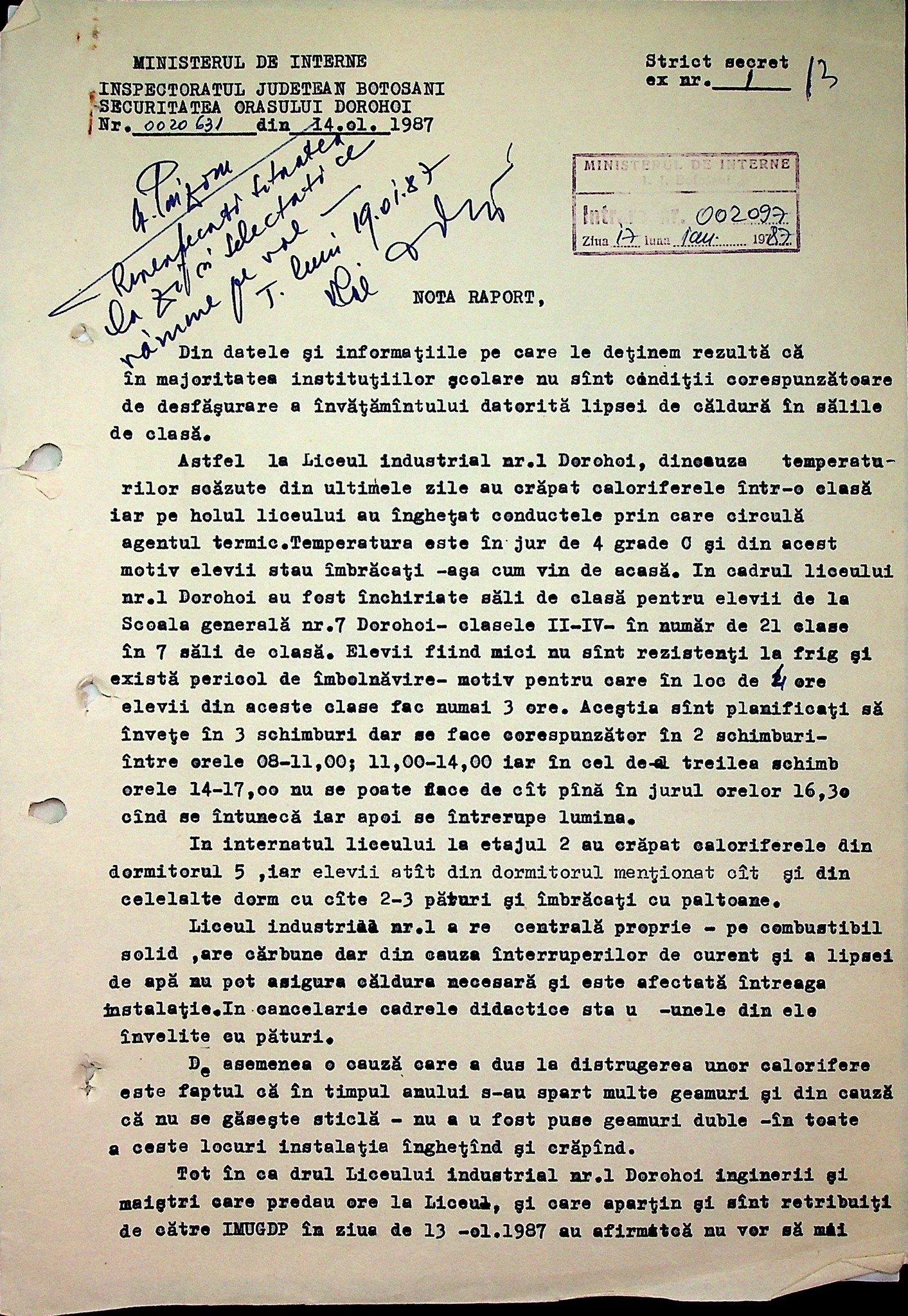 Școala românească în iernile comuniste din anii ‘80. Eleve, în scrisorile către părinți: „Mai rău ca la puşcărie/ E râie. Sunt şi păduchi”