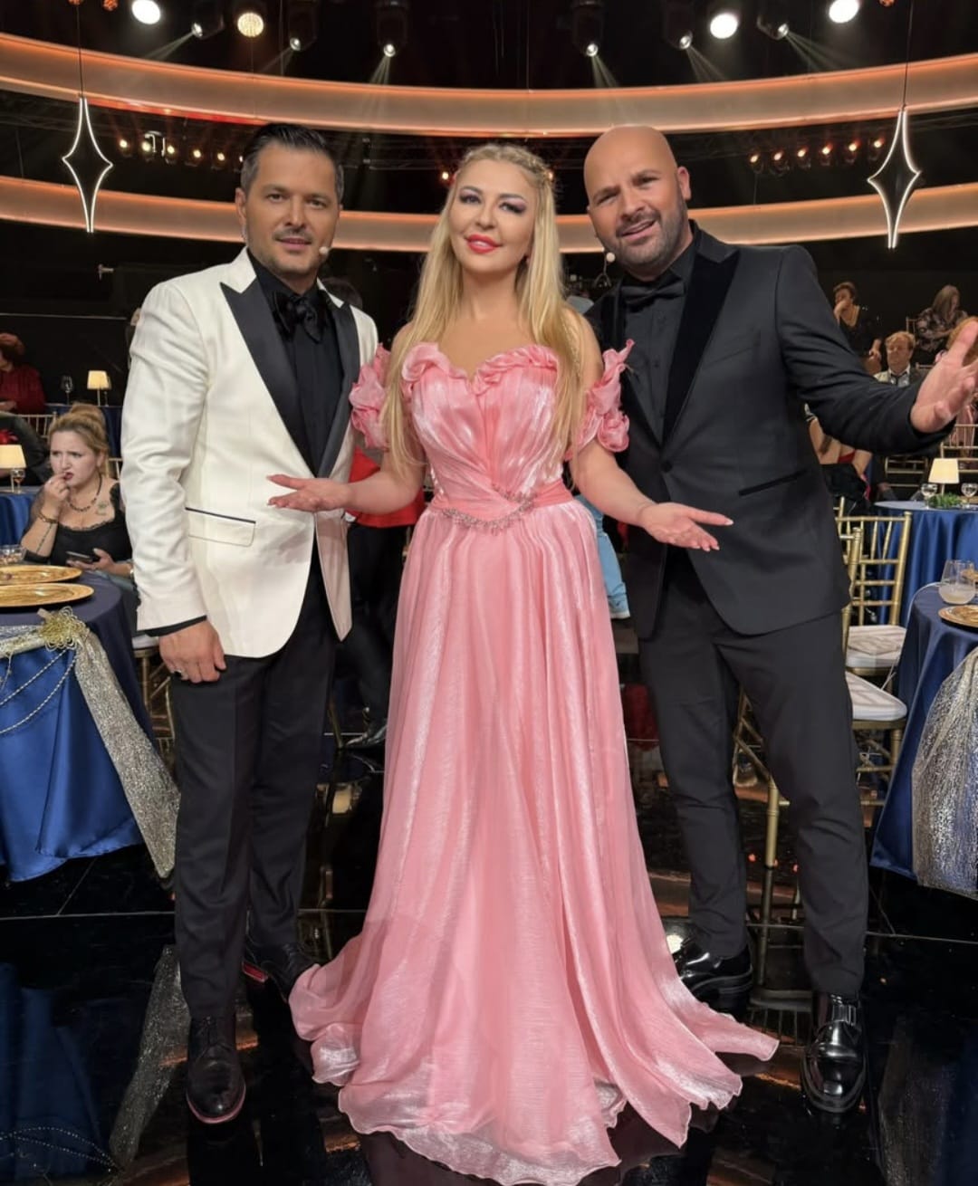 Lorenna, moment viral la „Revelionul cel mai nebun” de pe Antena 1: „Ia tigaia, na tigaia”. De ce nu va fi alături de părinții ei de Crăciun