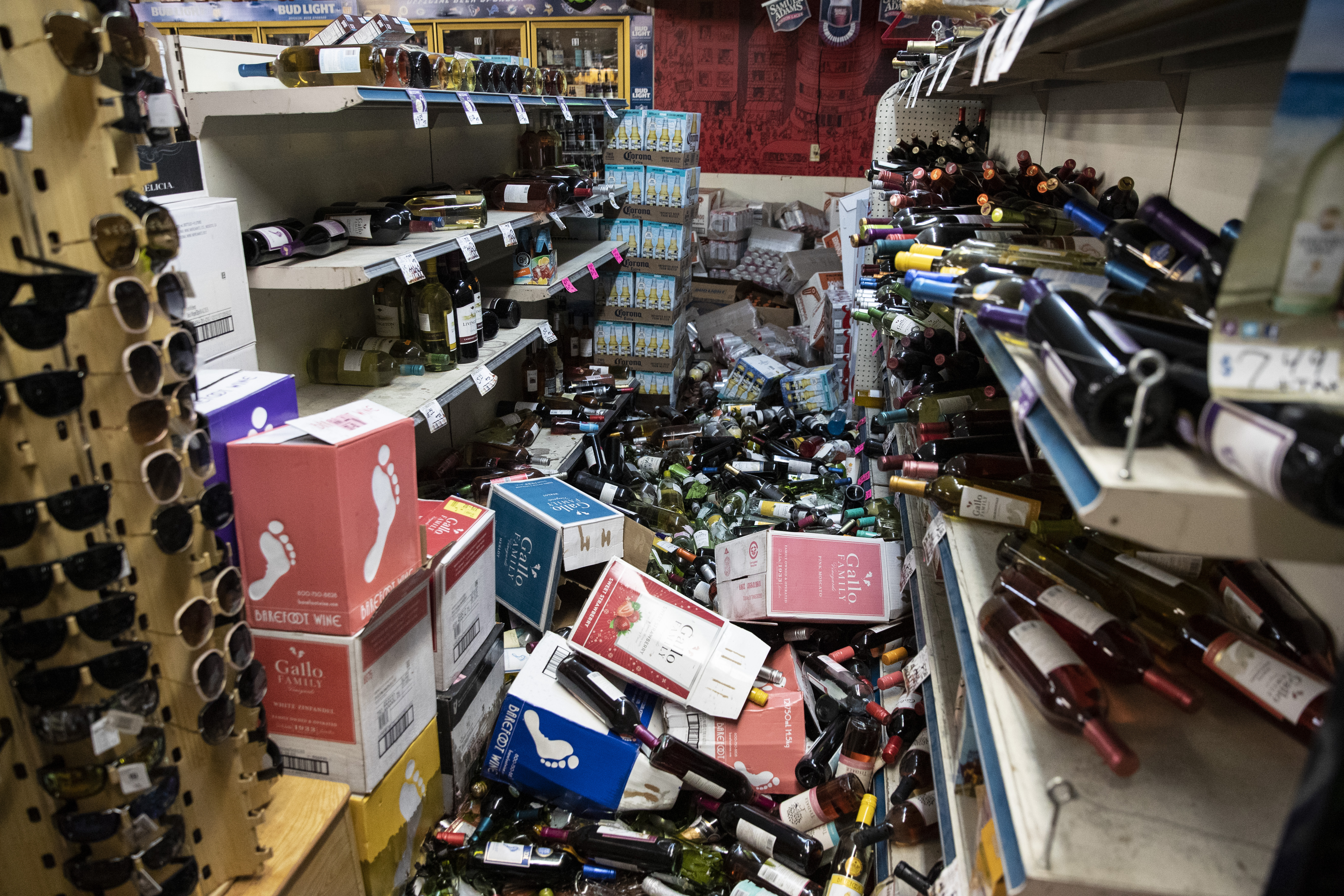 UPDATE | Cutremur de 7,1 în California. Oamenii au dormit pe saltele, în stradă, de frica unui nou seism