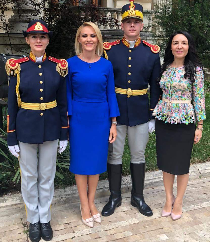 REPORTAJ/ Ce nu s-a văzut la recepția de Ziua Europei, de la Cotroceni; Liderii PSD au venit cu autocarele, Dragnea și Dăncilă au socializat peste o oră (FOTO)