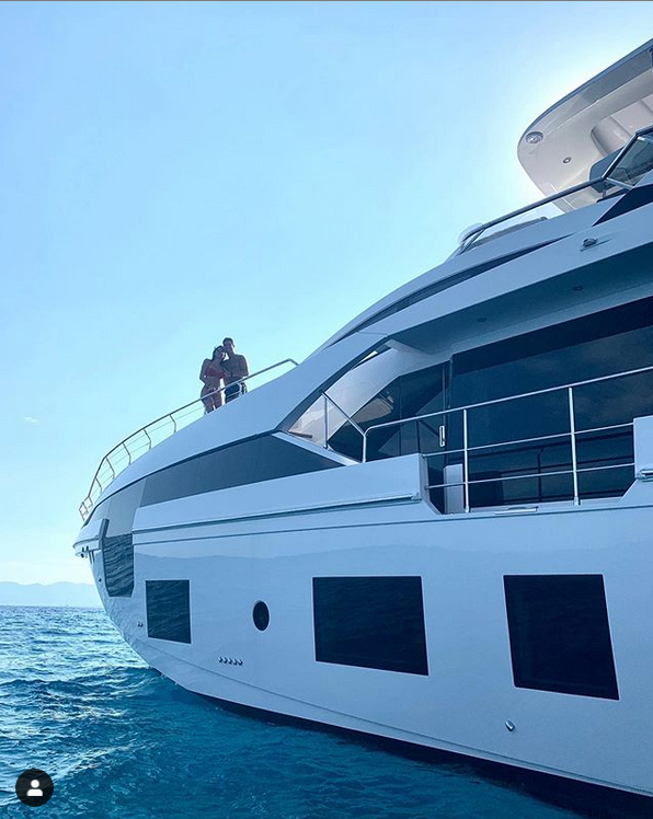 Ronaldo és kedvese ezzel a képpel mutatta be, hogy már ki is próbálták a hajót /Fotó: Instagram
