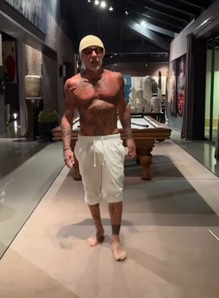 Ce a spus Gianluca Vacchi după ce fanii au afirmat că e bolnav: „Să ne rugăm pentru el”. Cum a apărut la 58 de ani