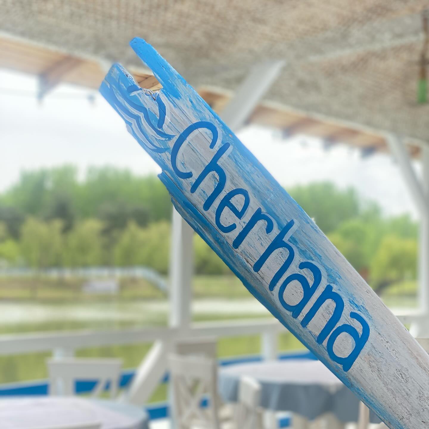 „Delta Dunării” de pe Siret. Satul de vacanță de 82 de hectare, cu zoo, pescuit sportiv și kilometri de canale unde te poți plimba cu barca
