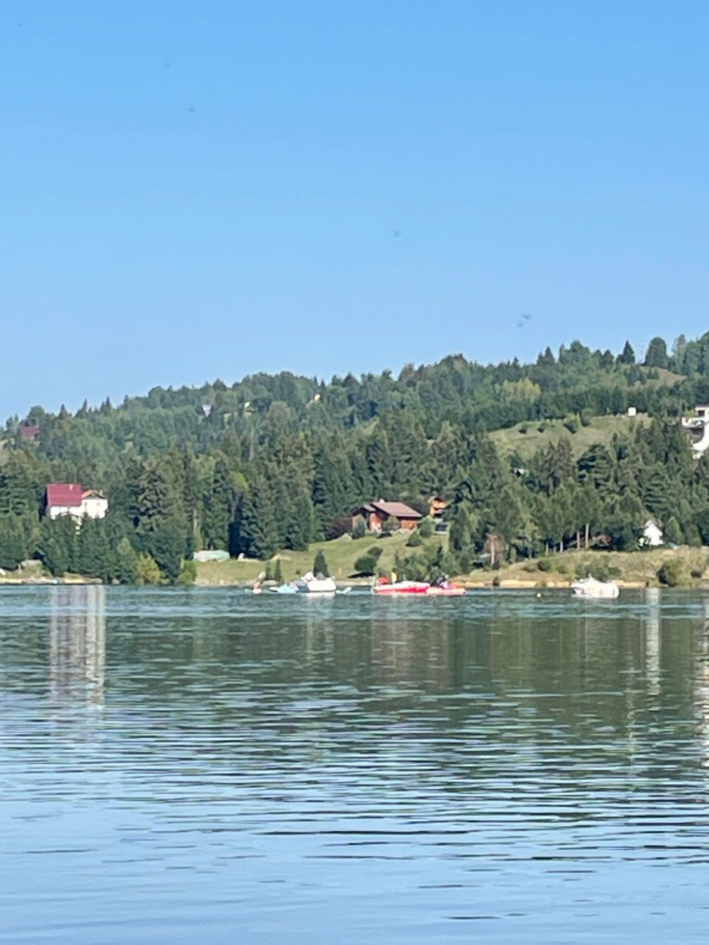 Un avion de mici dimensiuni cu doi oameni la bord s-a prăbușit în Lacul Colibiţa. Pilotul a murit