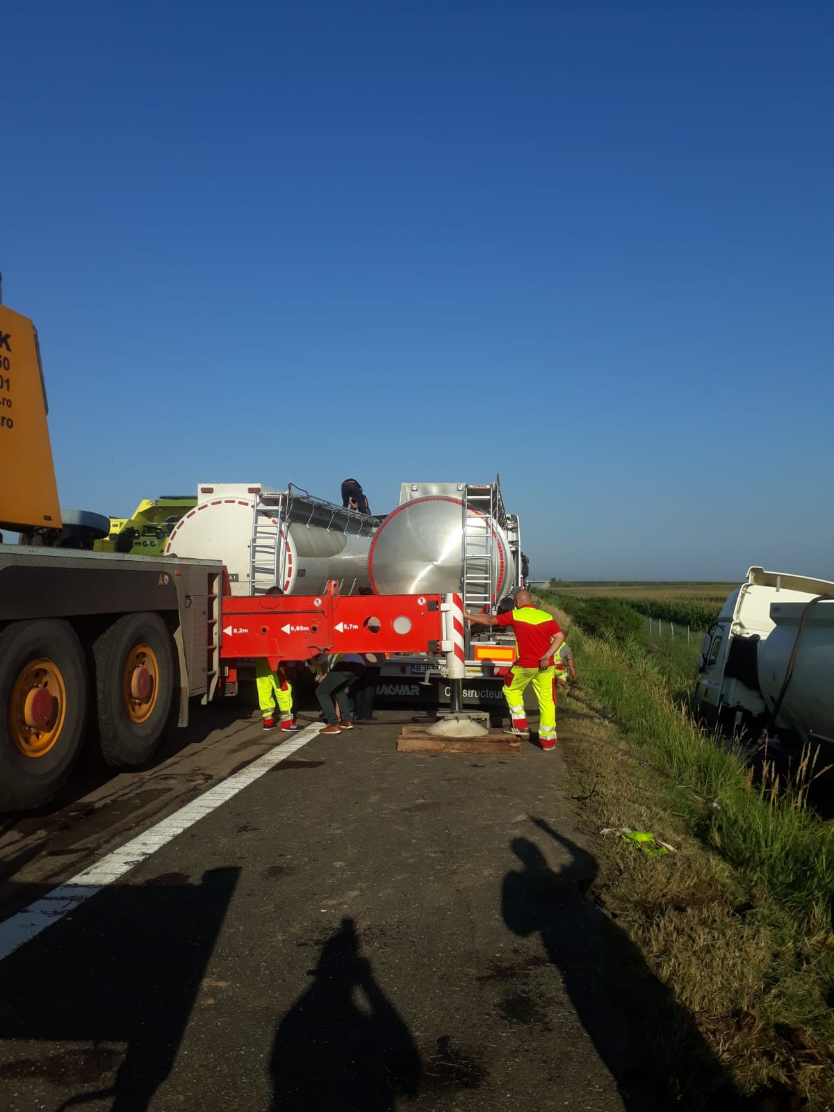 UPDATE: Traficul pe Autostrada Soarelui, blocat și joi din cauza cisternei răsturnate. Se circulă doar pe sensul către Constanța