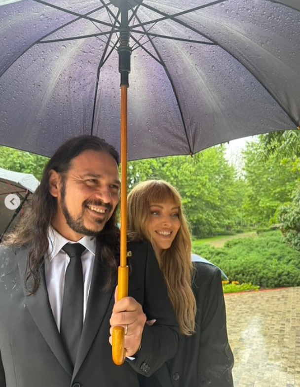 Imagini cu vedetele la învestirea lui Nicușor Dan. Delia, Andreea Raicu și Anca Serea nu au ratat ocazia de a face poză cu noul președinte al României