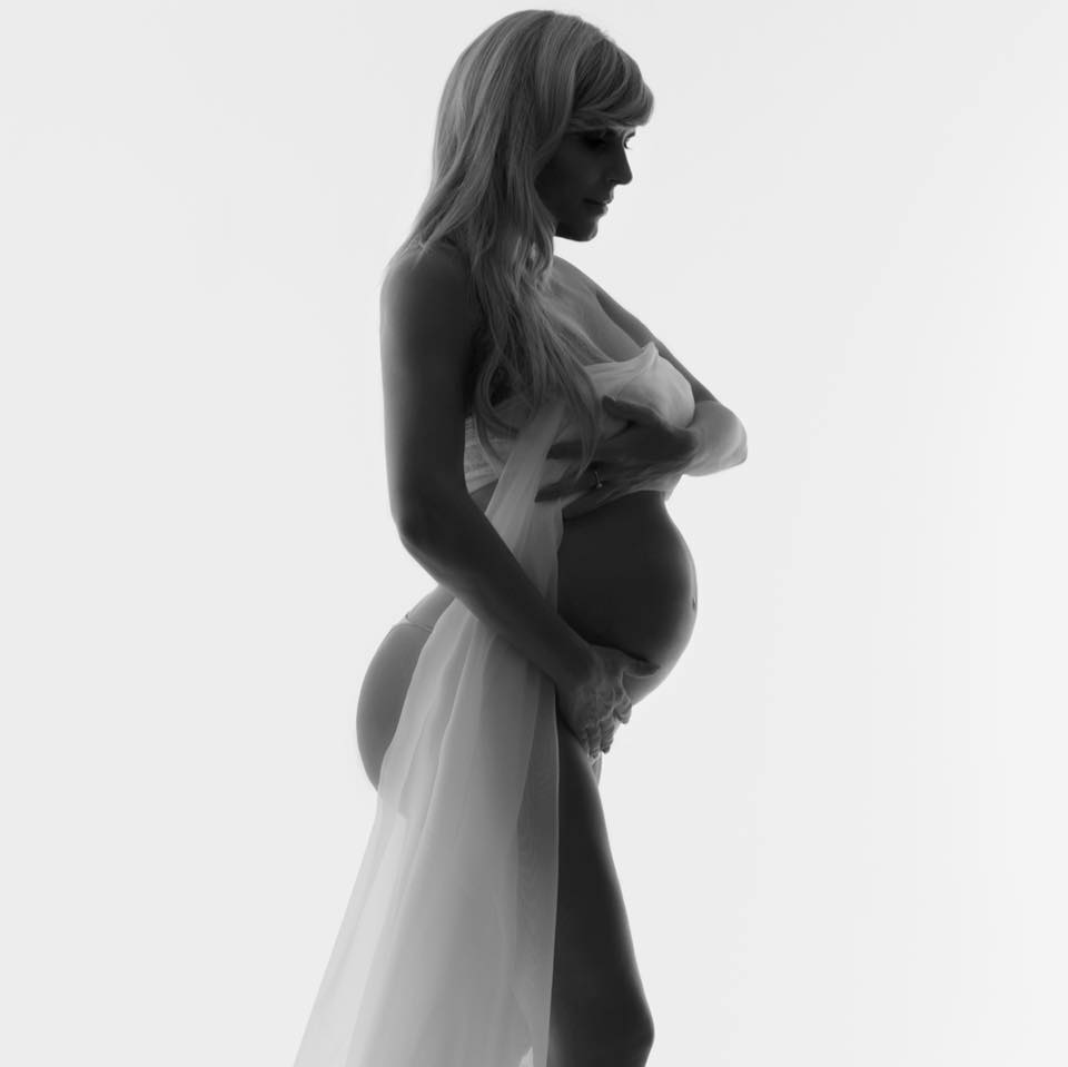 Elena Udrea a născut cu o lună mai devreme