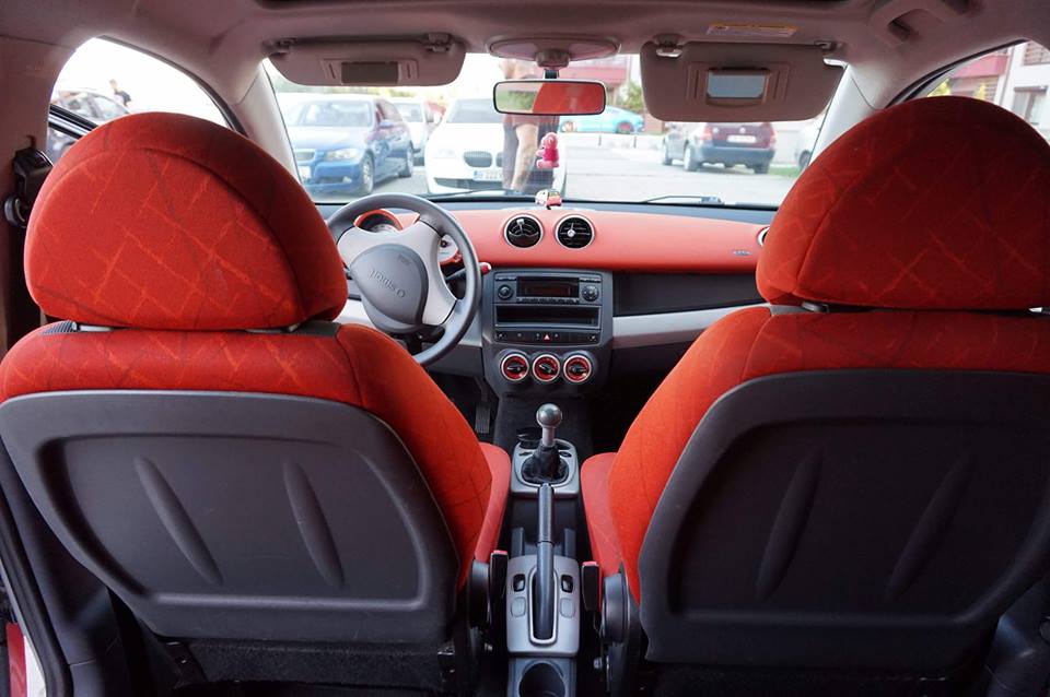Deea Maxer își vinde mașina. Cât cere pe automobilul din 2004 | FOTO