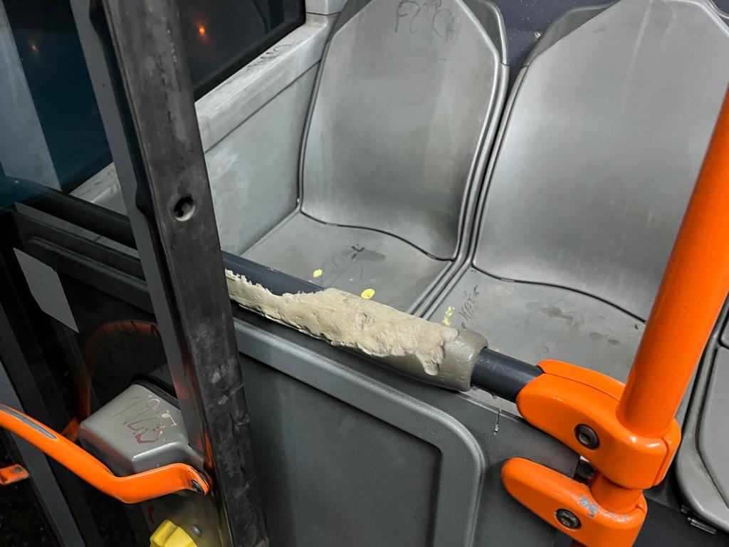 Controale ANPC la mijloacele de transport STB. „Să cureţi 43 de tramvaie cu doar două persoane pare desprins din reclamele la detergenţi”