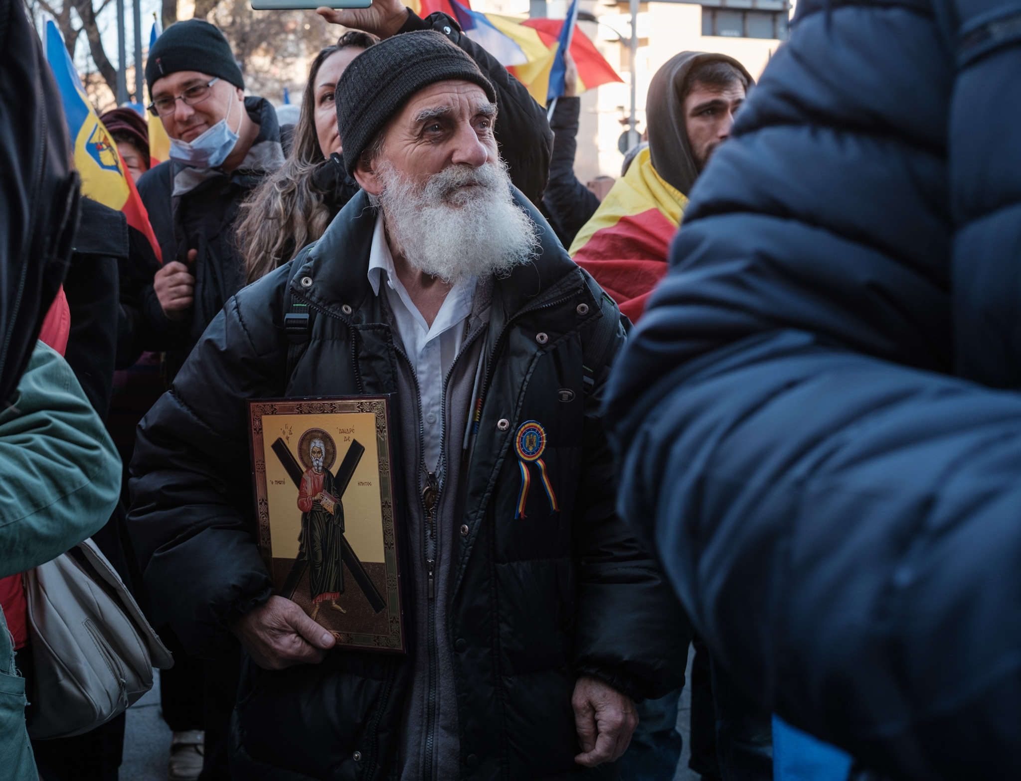 Protest anti-restricții, de Ziua Națională, în București. Sunt câteva sute de persoane în Piața Universității