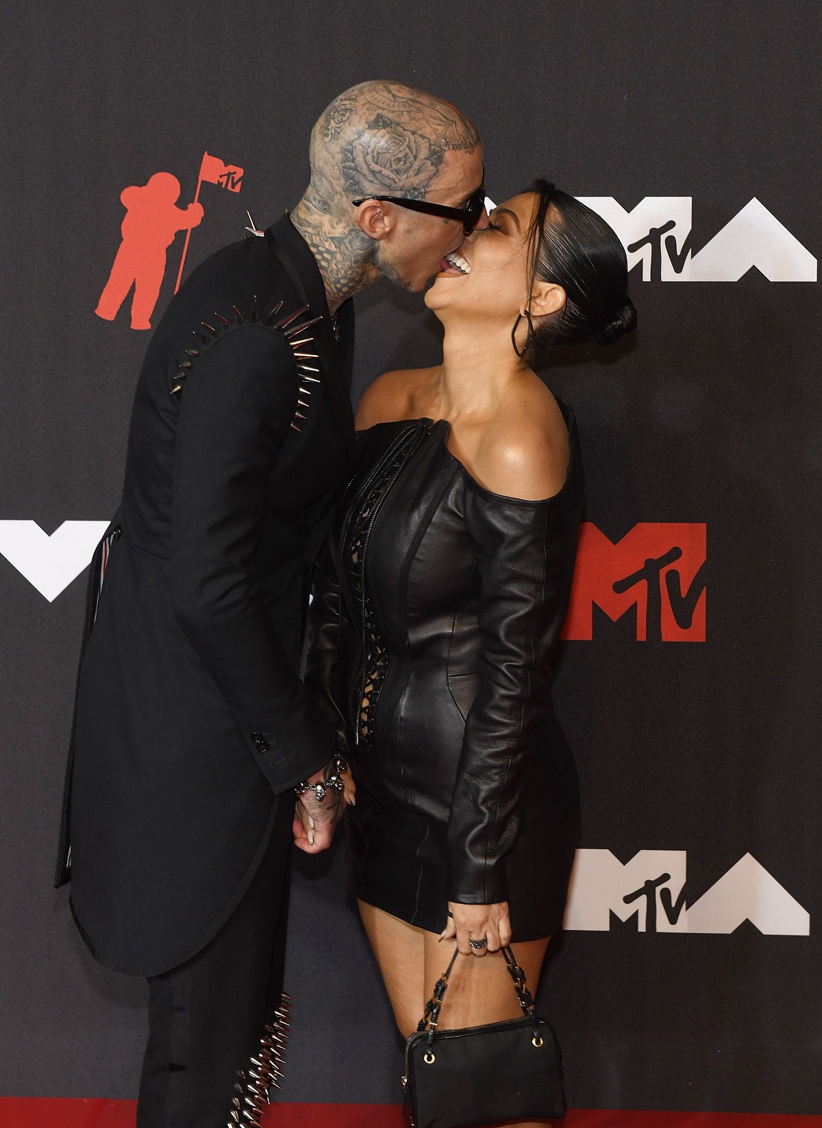 Kourtney Kardashian și Travis Barker au devenit părinți. Ce nume inedit au ales pentru bebeluș