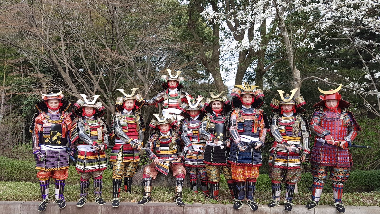Luptătoarele din România s-au costumat în samurai la Cupa Mondială din Japonia | GALERIE FOTO