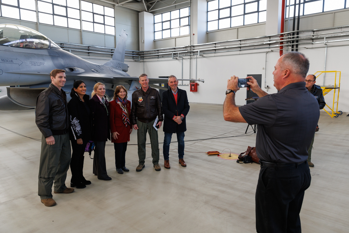 Reportaj din centrul de instruire a piloților pe avioanele F-16 de lângă Fetești. Când se vor antrena ucrainenii în Bărăgan