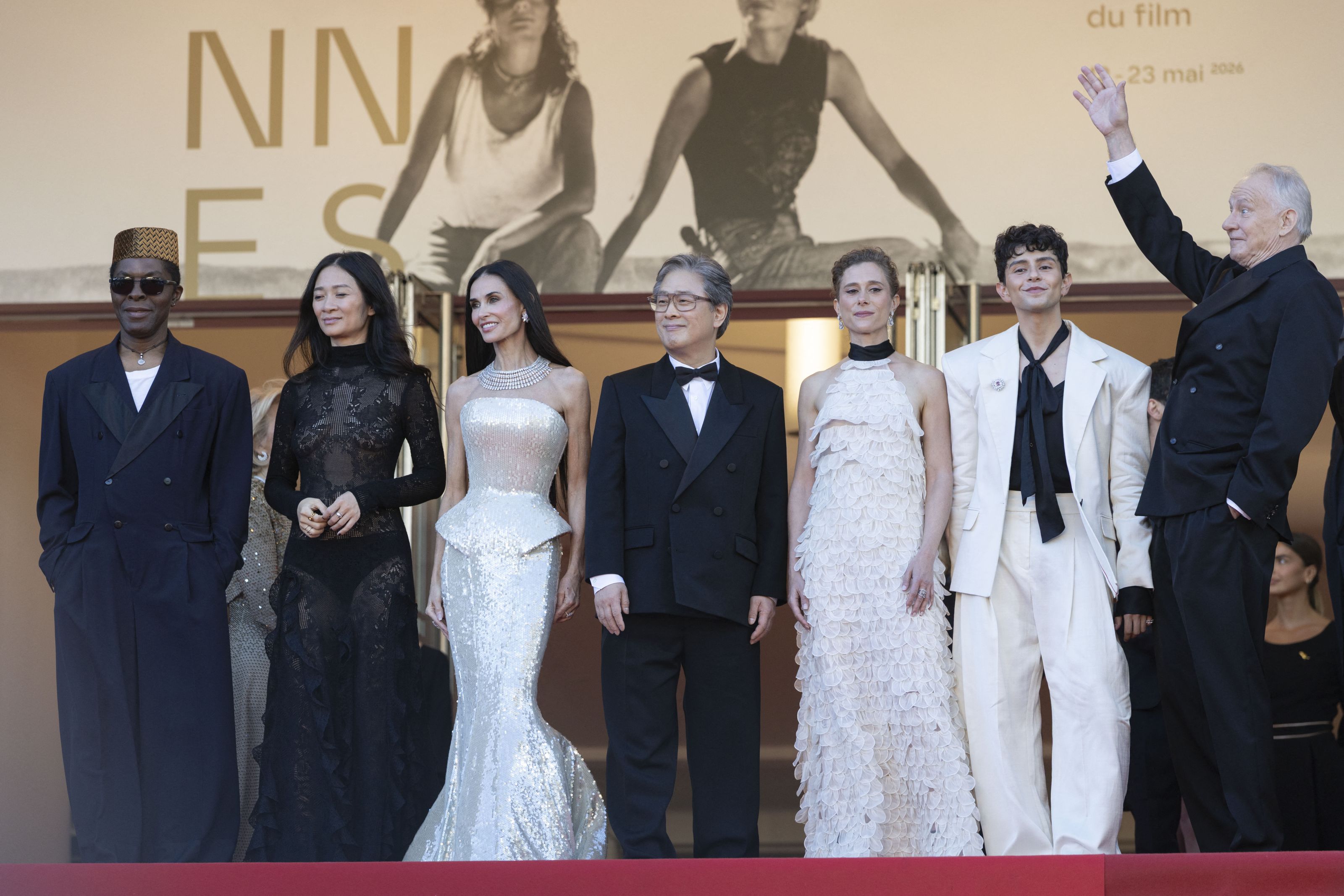 Vedete pe covorul roșu la Festivalul de Film de la Cannes 2026. Apariții spectaculoase în prima zi a evenimentului