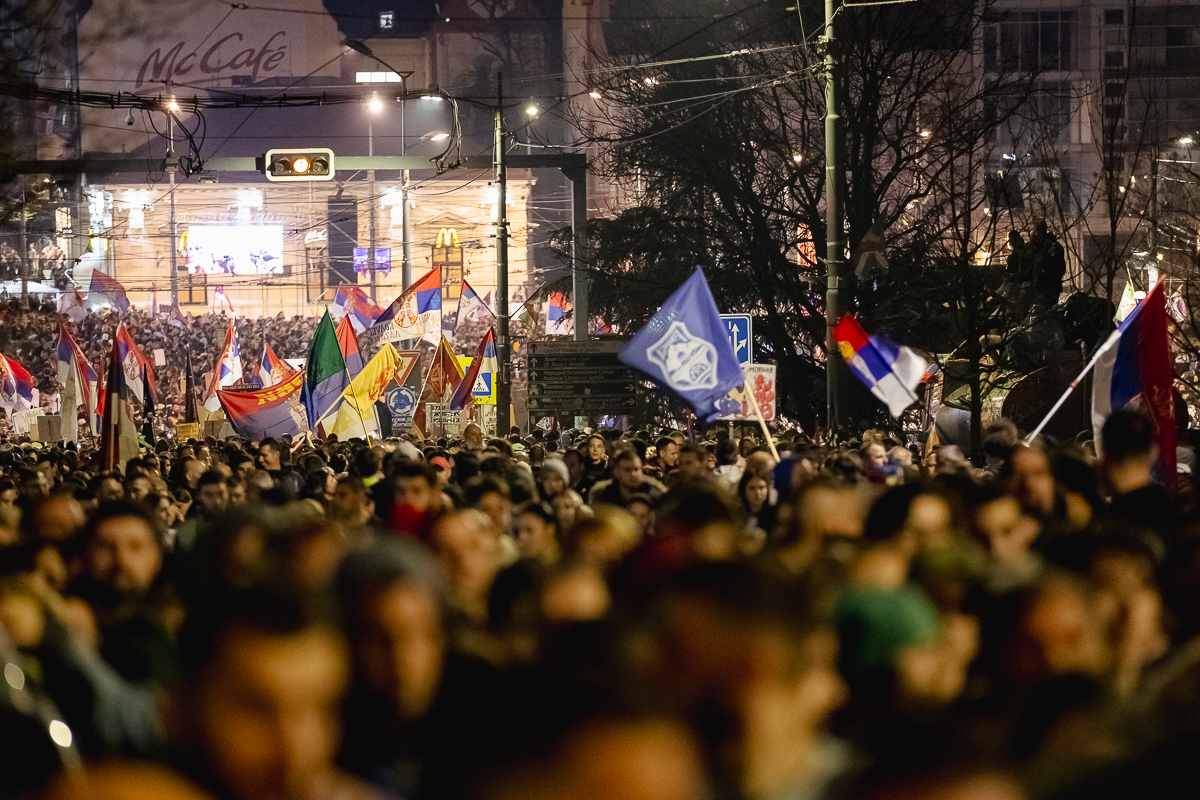 Marele protest de la Belgrad văzut din mulțime: Cratițele și tăcerea care au speriat Puterea FOTOREPORTAJ