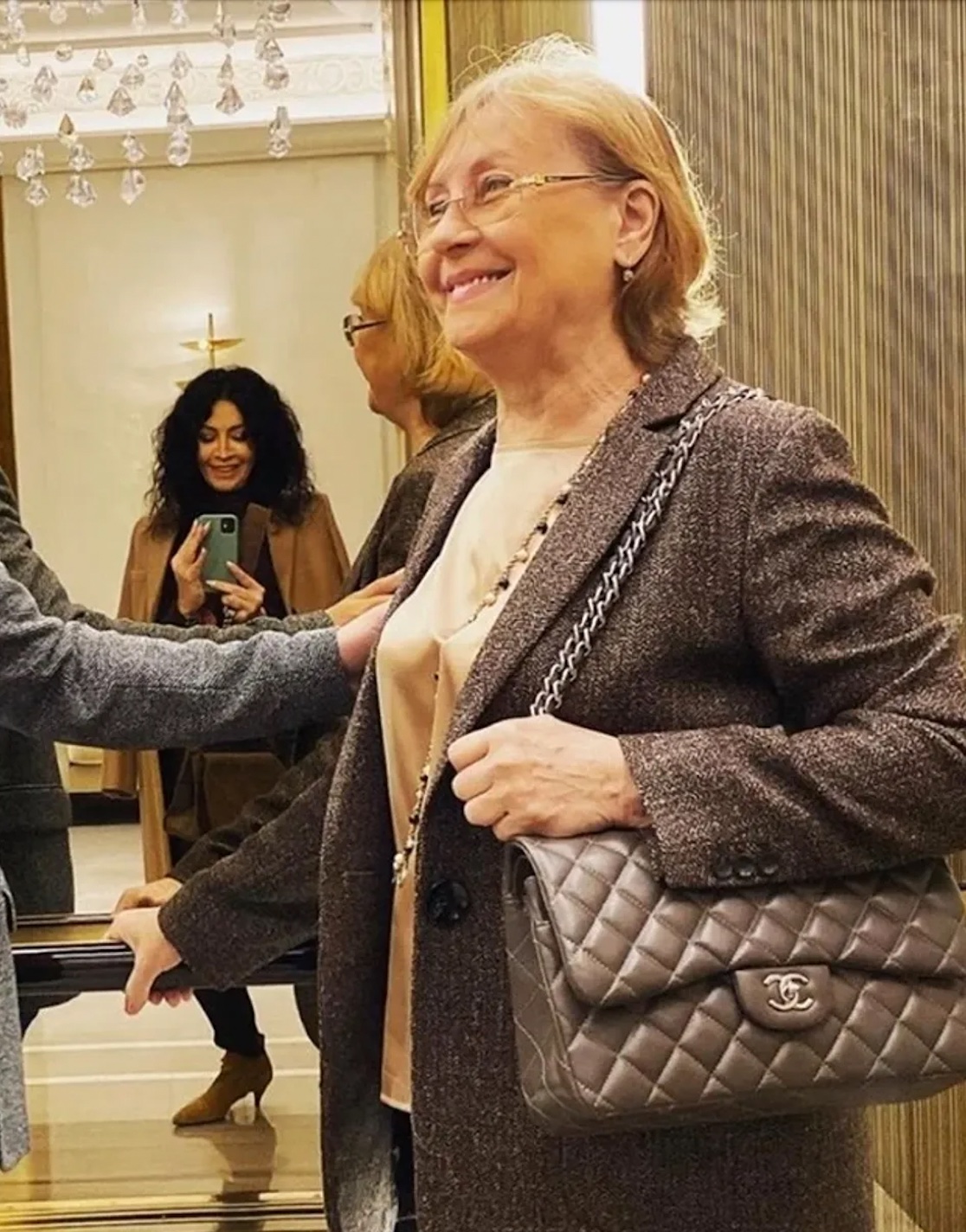 Cu ce s-a ocupat mama Mihaelei Rădulescu. Vedeta a avut o copilărie strictă: „N-aveam cum să o iau pe vreun drum greșit”
