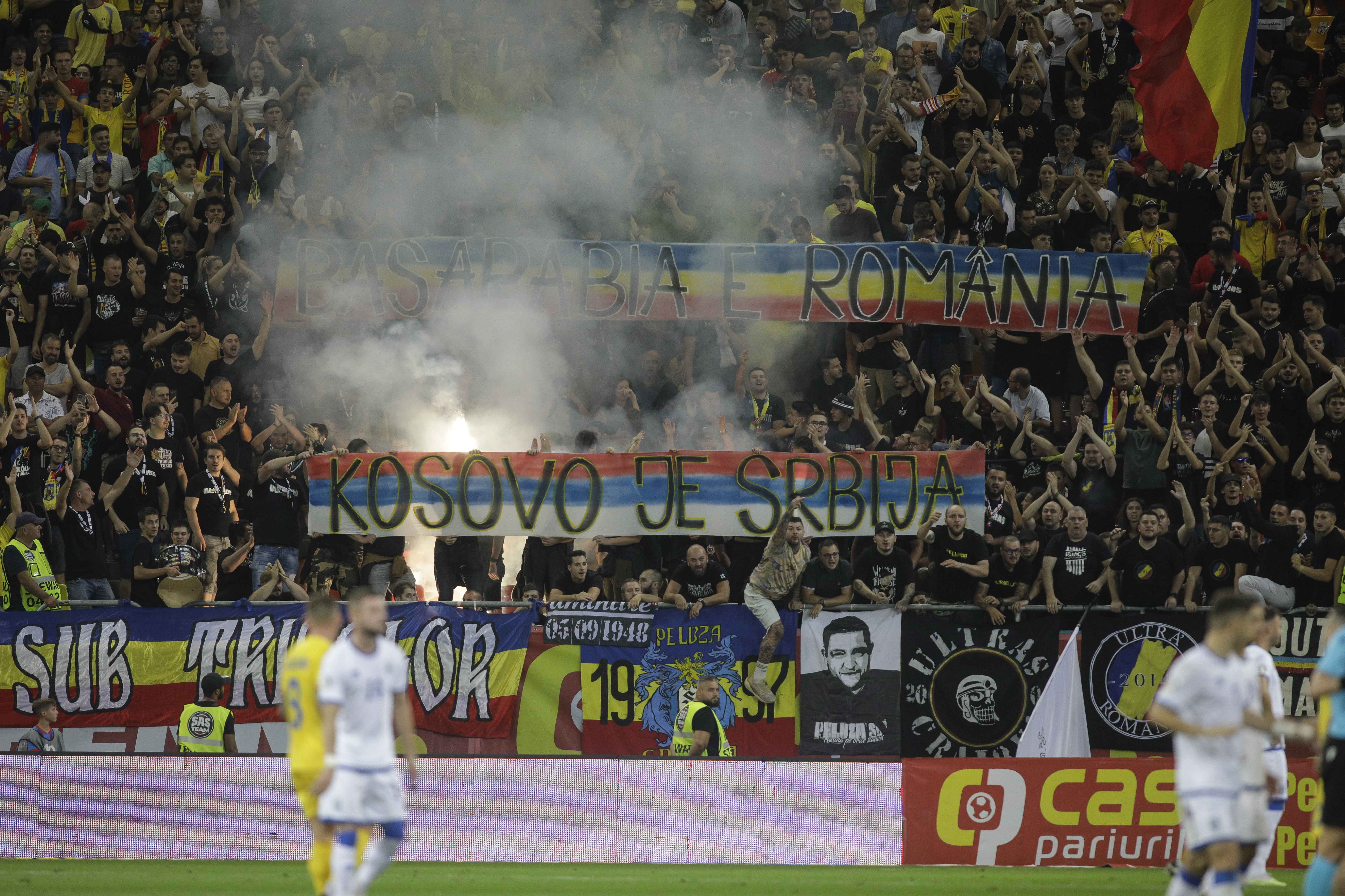 România, victorie în fața Kosovo, pe Arena Națională, într-un meci întrerupt aproape o oră din cauza unor „acte de huliganism”