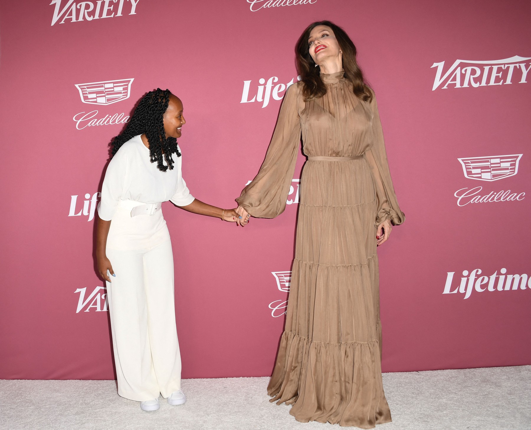 Angelina Jolie, tot mai slabă. Copiii ei sunt îngrijorați și vor să o ajute să ia în greutate