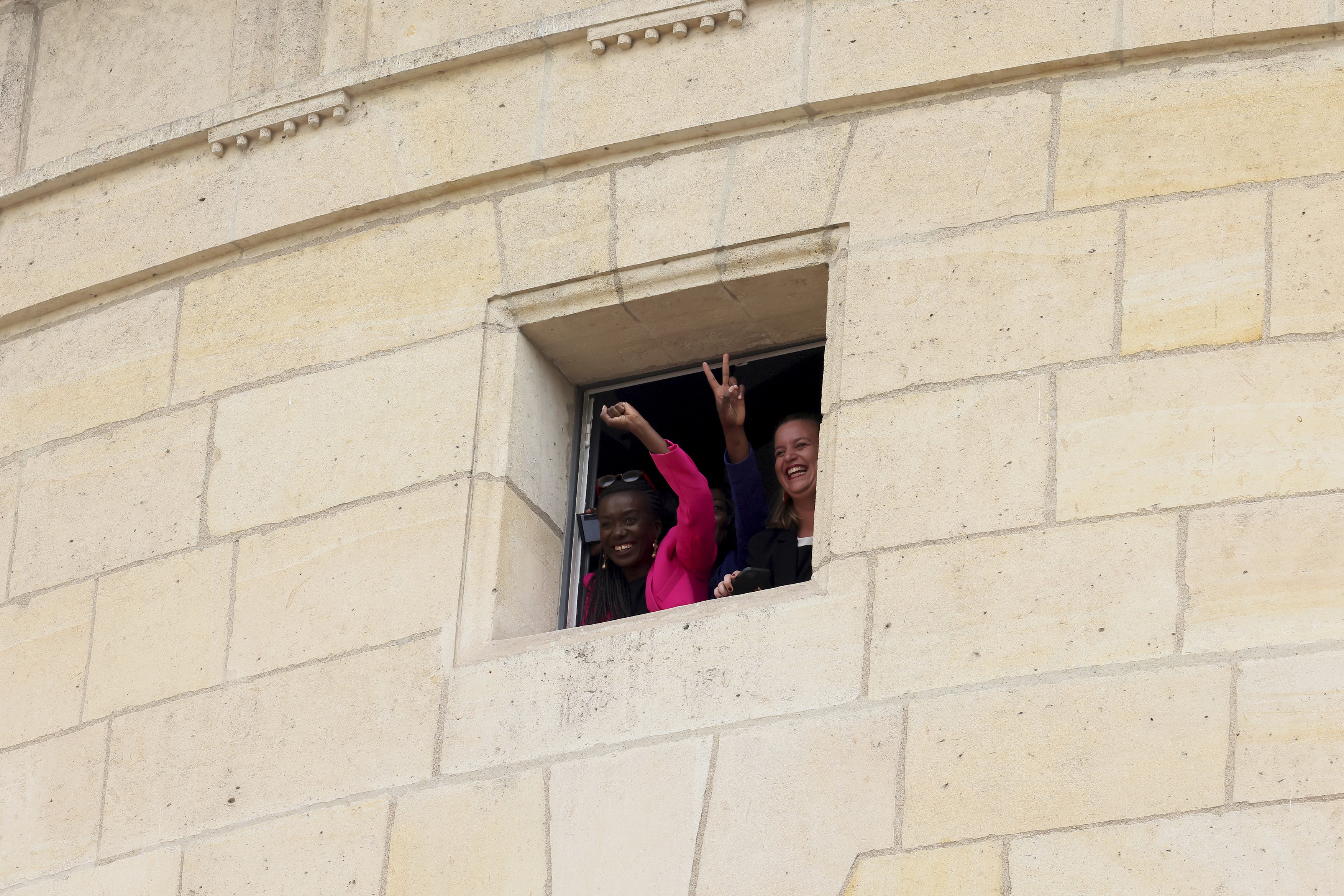 LIVETEXT Alegeri parlamentare în Franța. Stânga, victorie surprinzătoare. Alianța lui Macron, pe locul 2. Premierul Gabriel Attal anunță că va demisiona. Rezultate finale