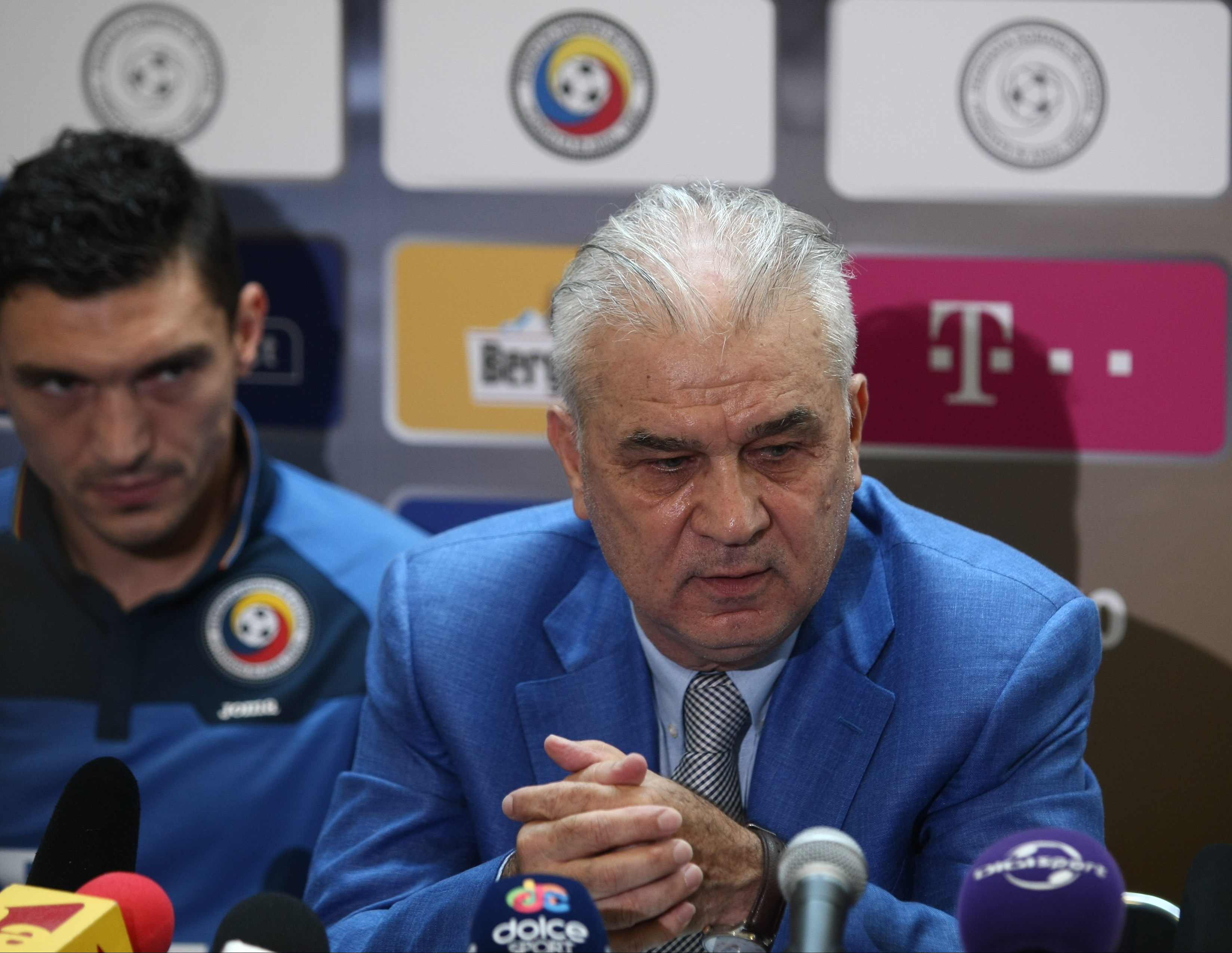 Schimb de replici fabuloase între Iordănescu și Budescu. ”Aștept să te apuci de fotbal”. ”Ce vrei, bă, cine ești?” / GALERIE FOTO