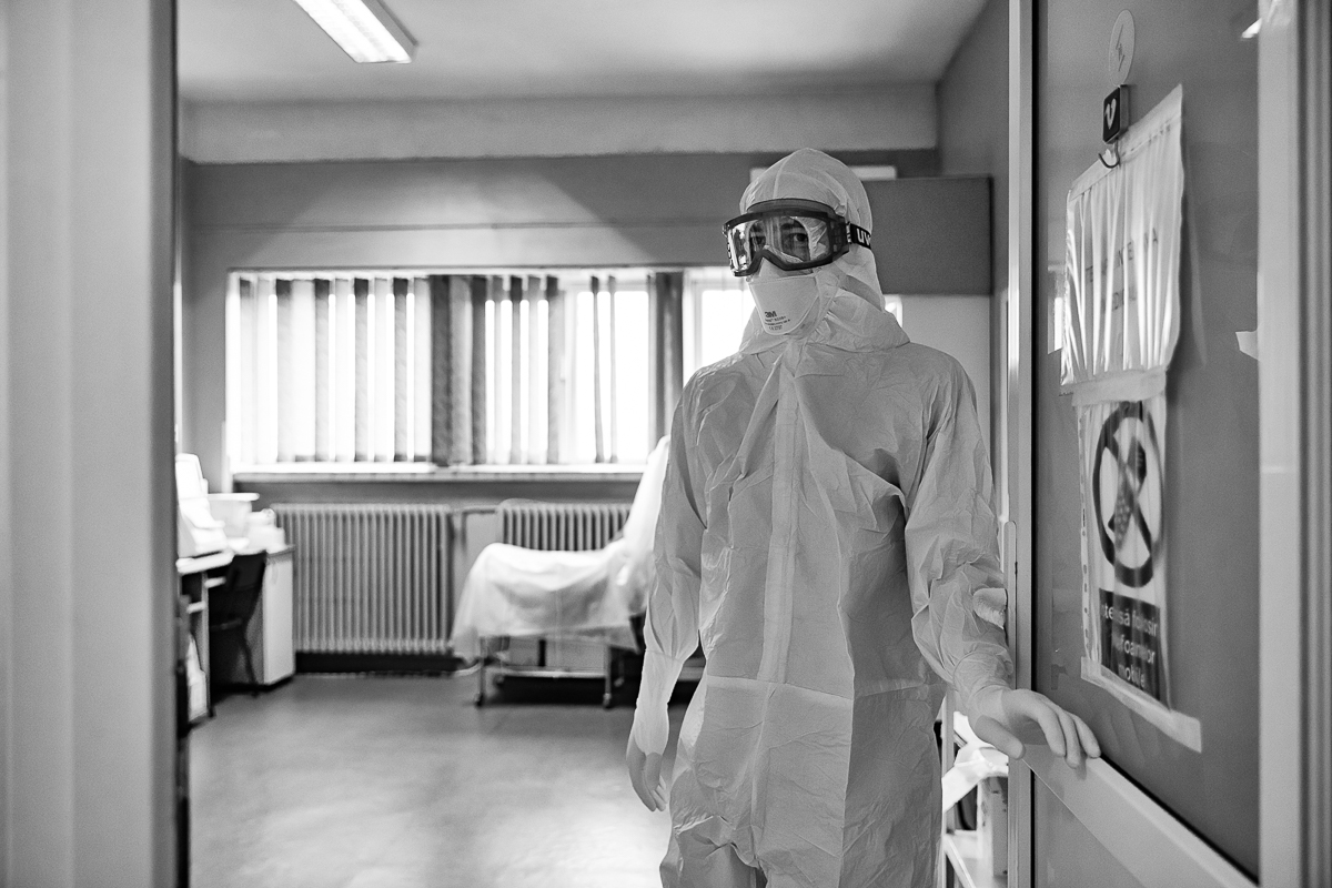 Despre oxigen, cafeină şi spiritul sacrificat al sărbătorilor în spitalul COVID din Roşiori de Vede: „O să picăm toţi la un moment dat”