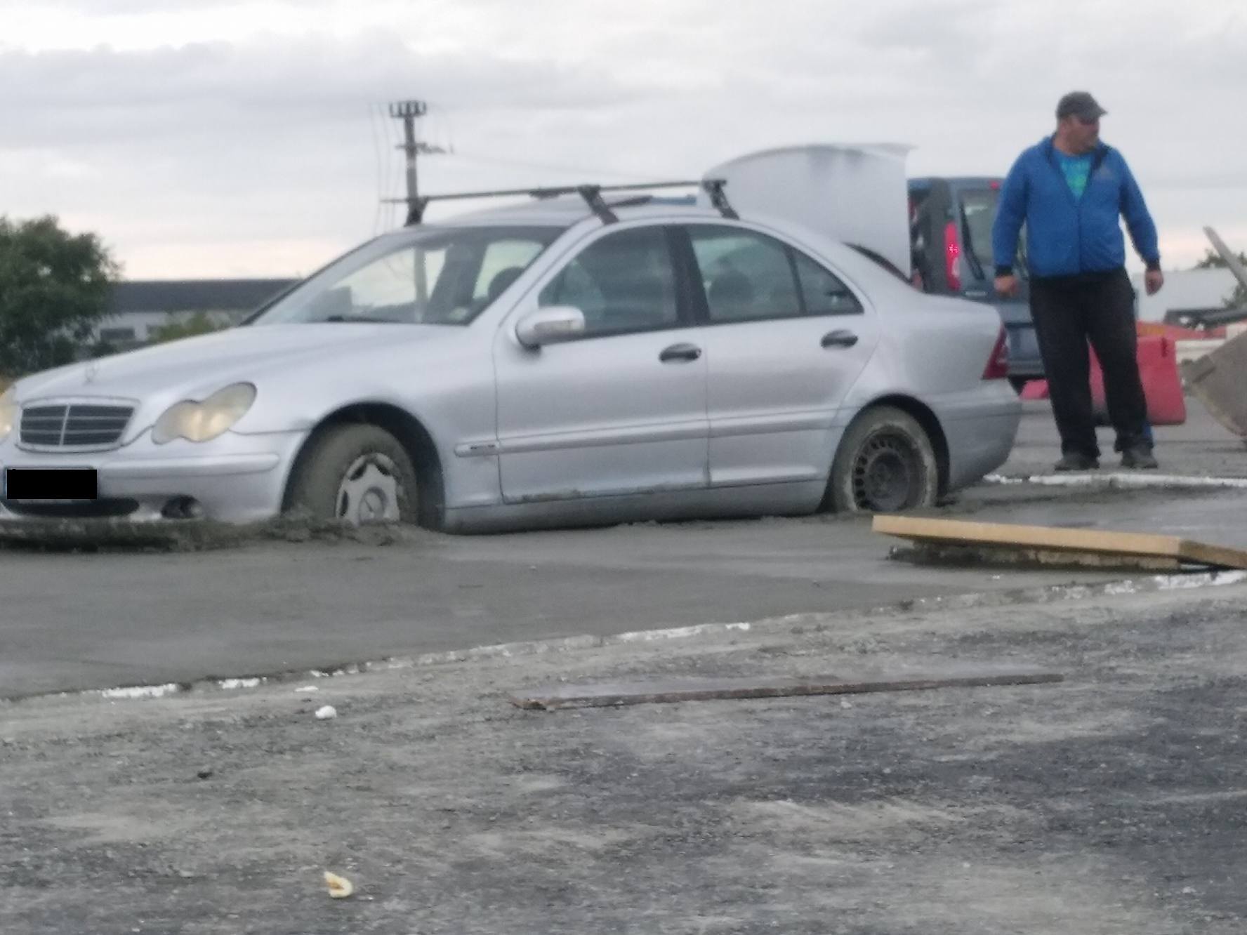 Mașină blocată în beton pe Centura Capitalei. Tronsonul a fost inaugurat în urmă cu trei săptămăni
