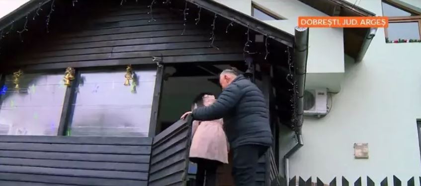 Imagini cu casa de la țară a lui Bodo de la Proconsul. A transformat discoteca din sat în loc de joacă pentru copii