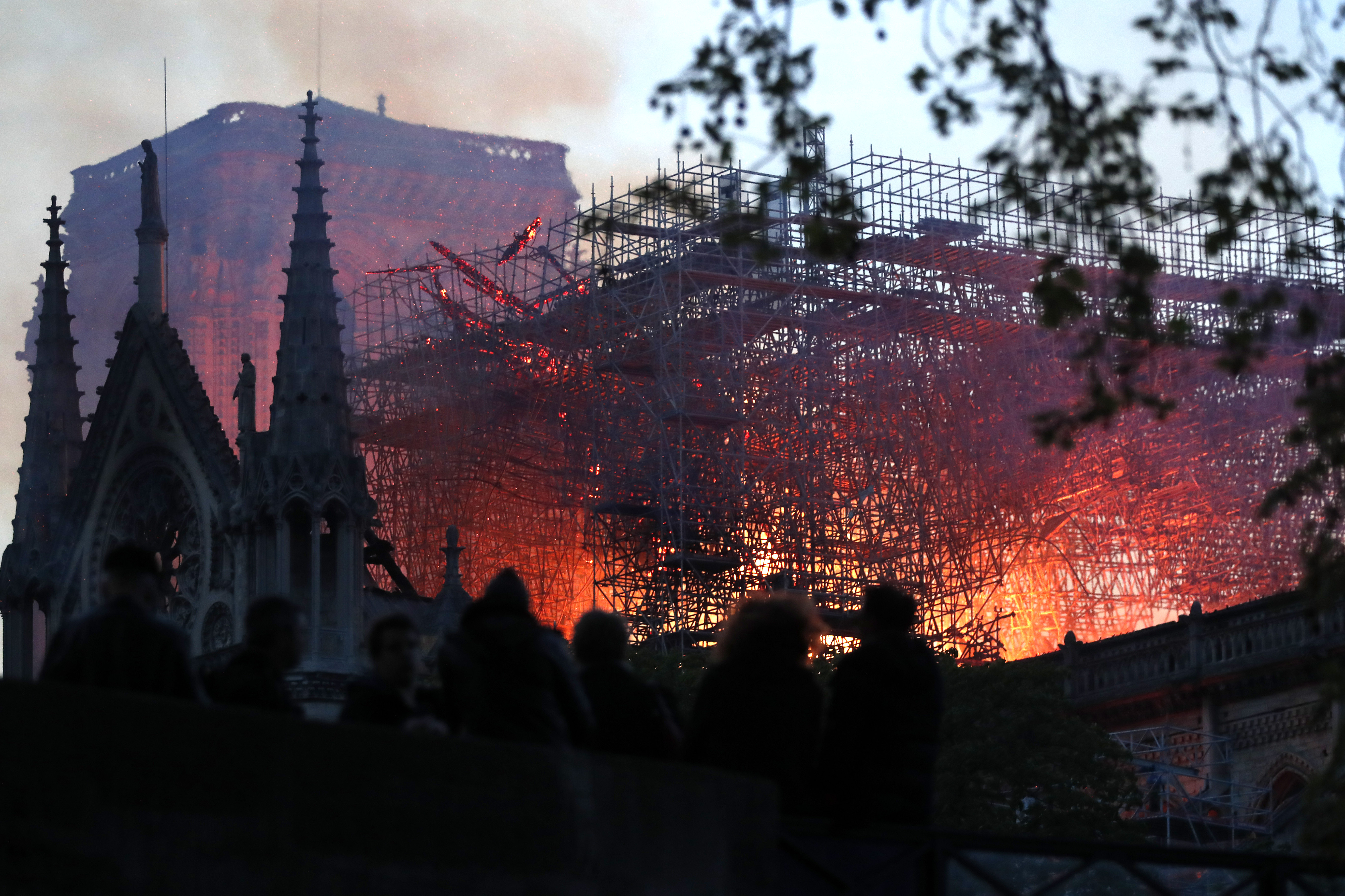 Fotografiile dezastrului de la Notre-Dame. Ce a spus șeful șantierului de restaurare | FOTO