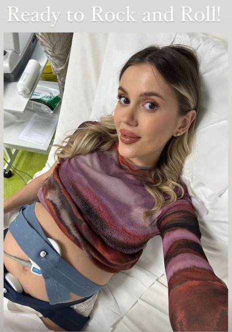 Emily Burghelea a născut un băiețel. Primele imagini cu bebelușul: „Faceți cunoștință cu voinicul nostru de 10”
