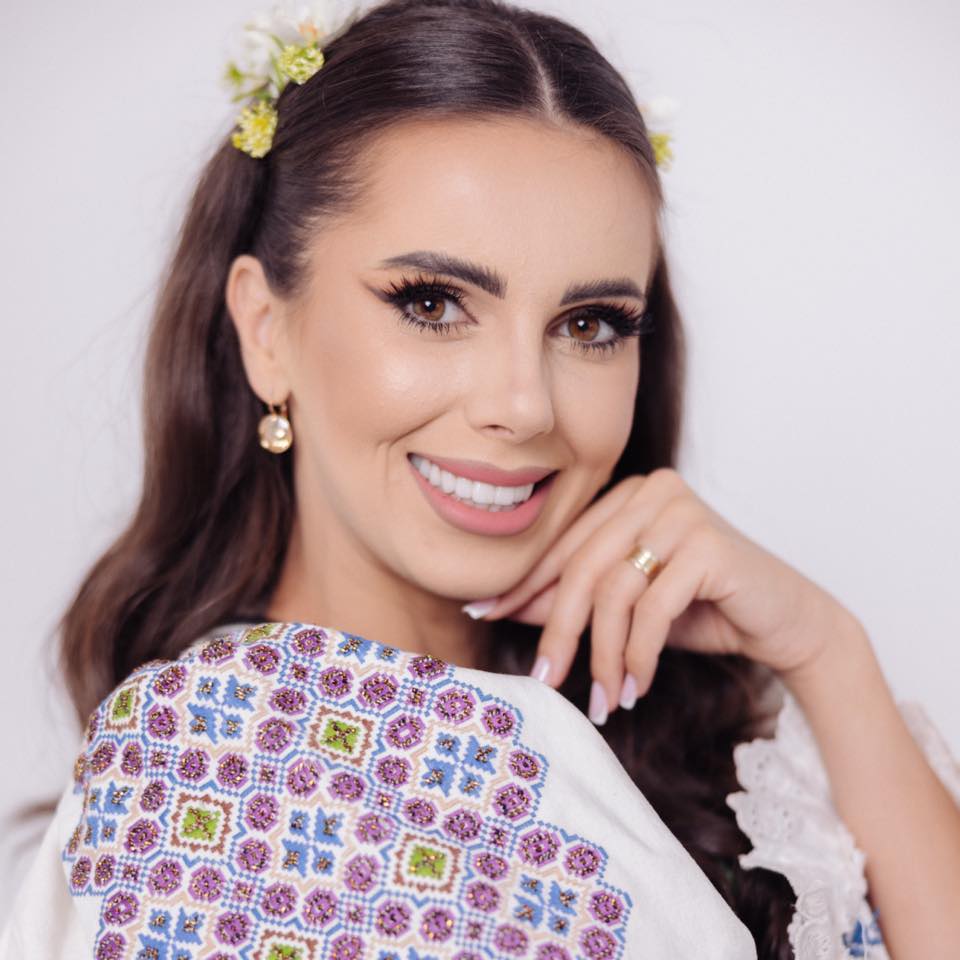 Cum arată Georgiana Lobonț fără fațete: „Mi se pare că sunt umflată, că n-am dinți, îi am șlefuiți”. Unde a mers să își schimbe dantura