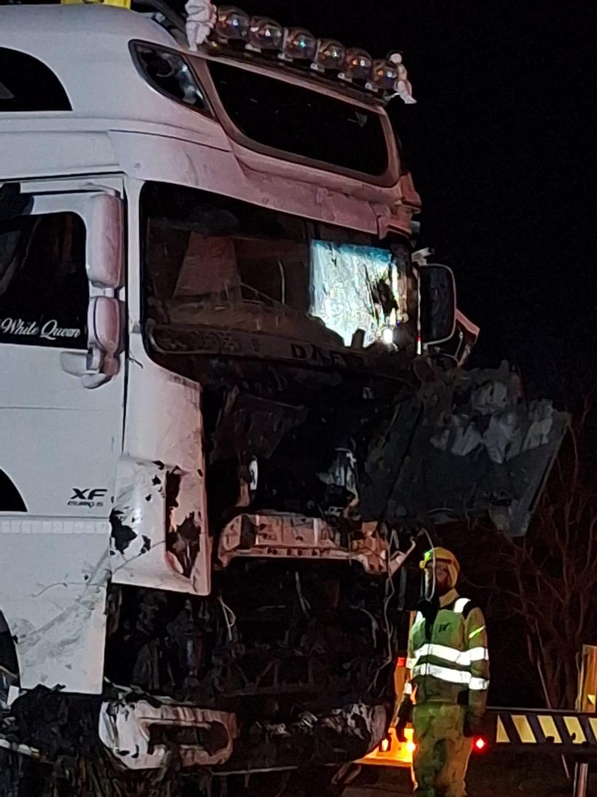 Șoferul român de TIR mort în Italia, străpuns de o tijă metalică intrată prin parbriz, în mers, a fost, de fapt, ucis de neglijența altui camionagiu român