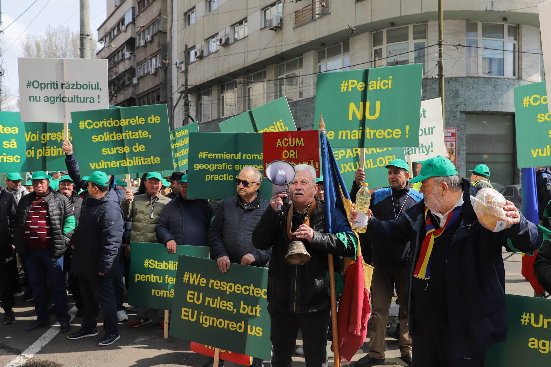 Fermierii români au ieșit cu tractoarele pe străzi. Proteste în urma deciziei UE în scandalul cerealelor din Ucraina