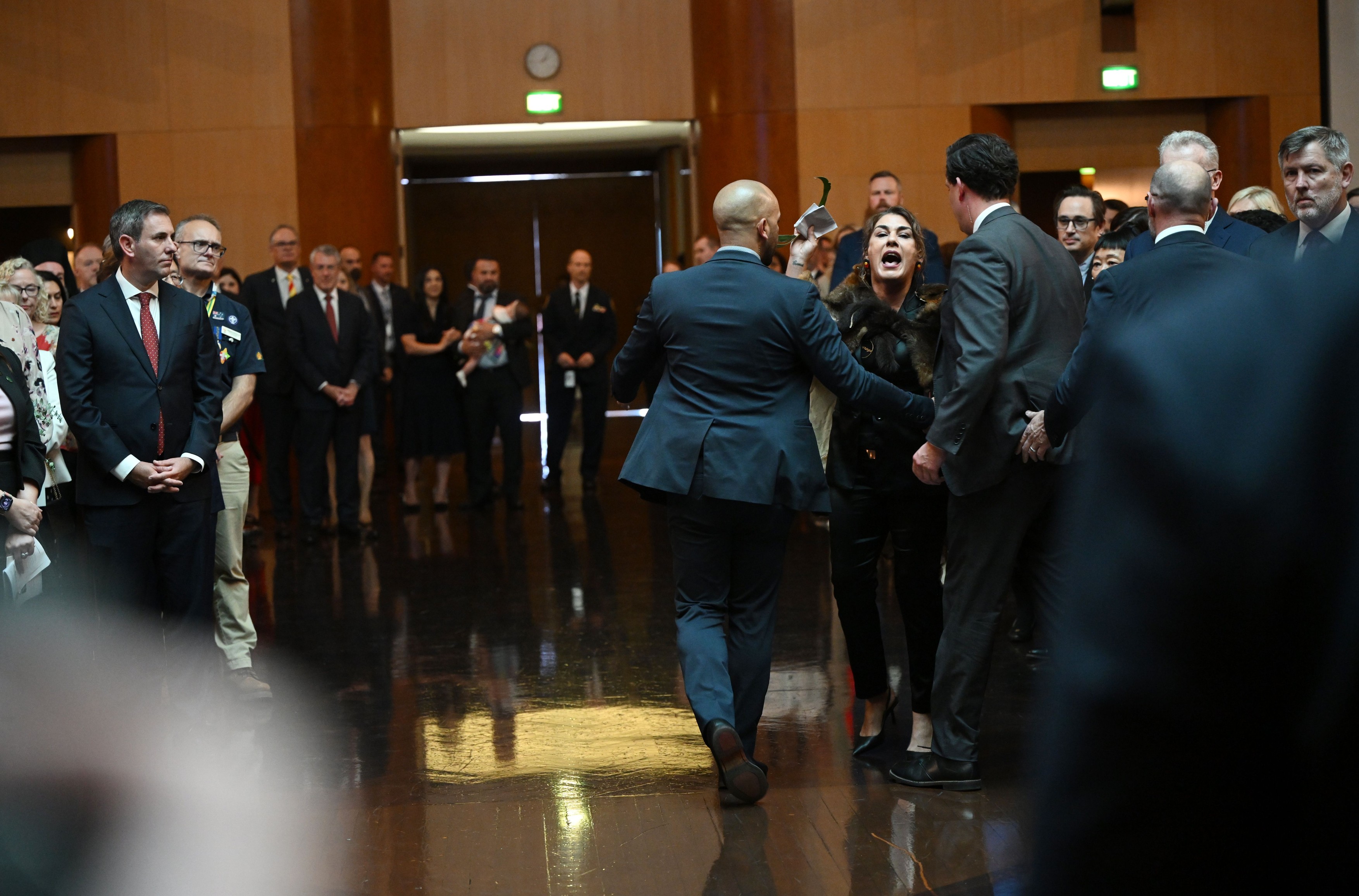Regele Charles, agresat verbal în Parlamentul Australiei, de o senatoare: „Tu nu ești regele meu” | VIDEO