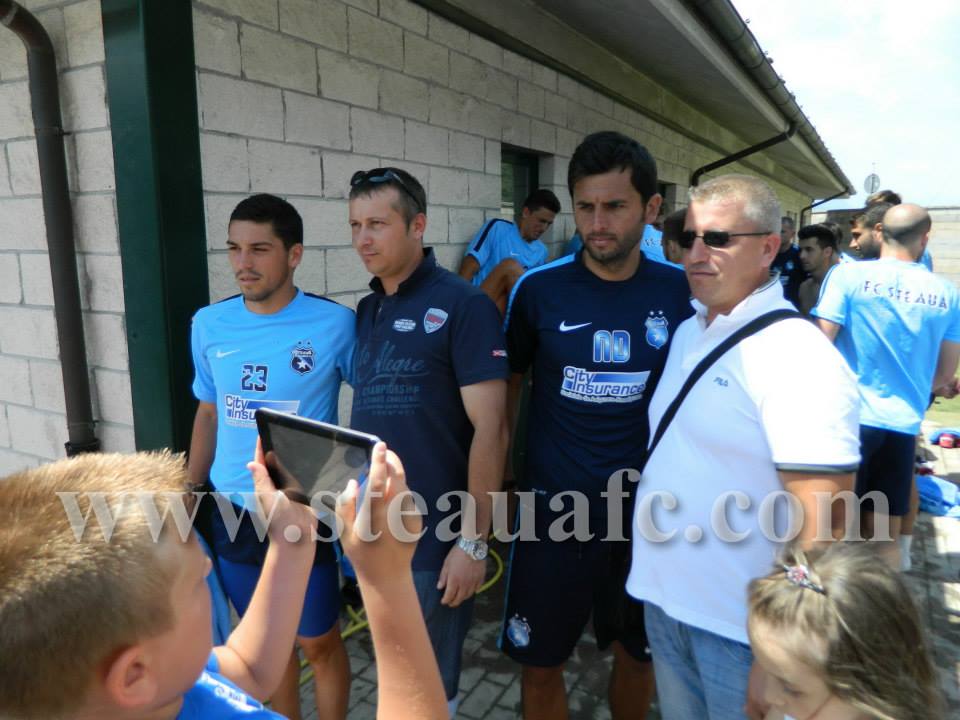 GALERIE FOTO / Suporteri campioni! Fanii s-au înghesuit să-i vadă pe stelişti la antrenament